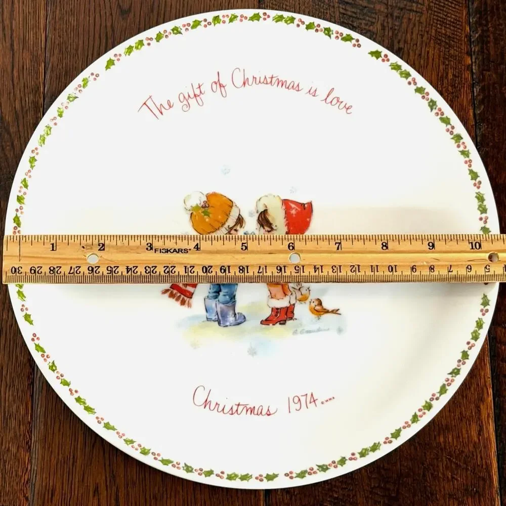 GiGi Commemorative Edition “Merry Christmas 1974” Decorative Plate